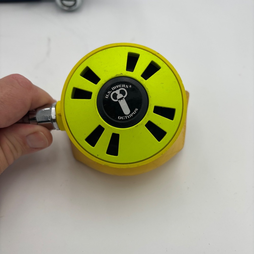 US Divers Regulator Set Conshelf SE2 Octopus Oceanic Gauges Blue Yellow Untested - Picture 4 of 10